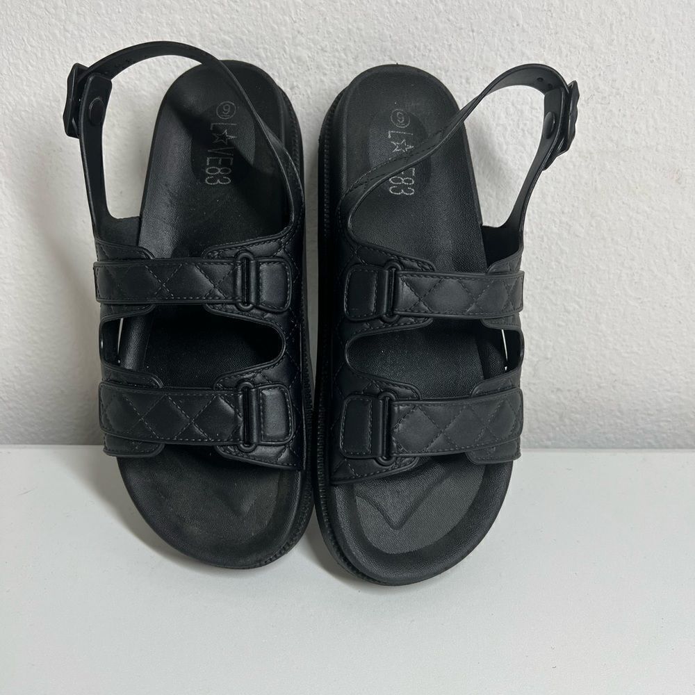 Love 83 Women’s Doubled strapped Black Sandals Size 8